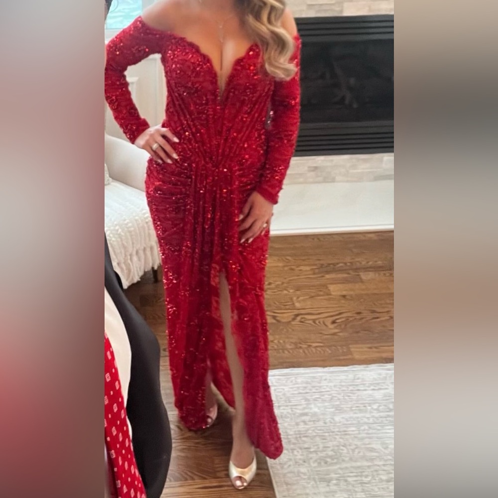 Elegant Red Sequin Dress - Picture 1 of 4